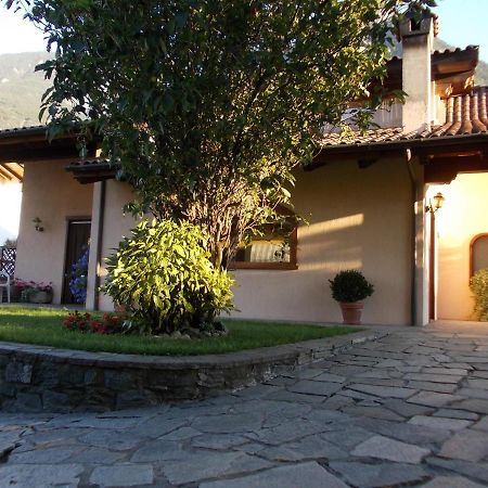 Les Hirondelles Bed and Breakfast Fenis Exteriör bild