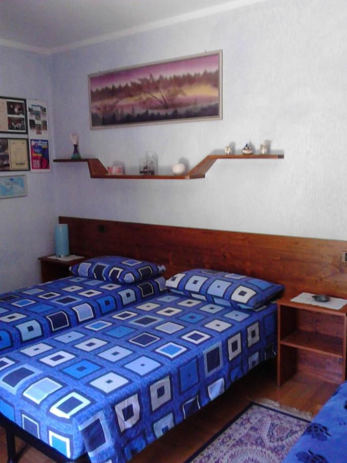 Les Hirondelles Bed and Breakfast Fenis Exteriör bild