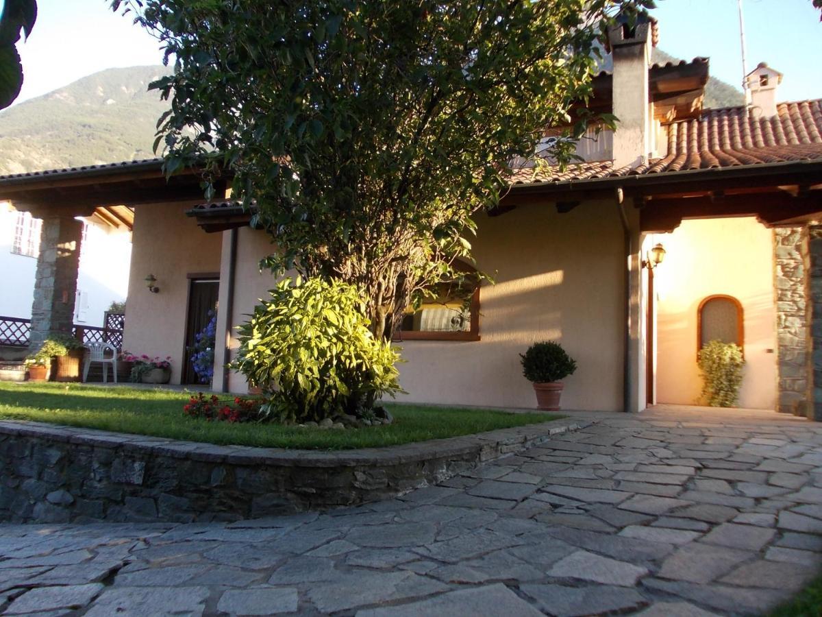 Les Hirondelles Bed and Breakfast Fenis Exteriör bild
