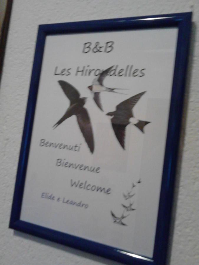 Les Hirondelles Bed and Breakfast Fenis Exteriör bild