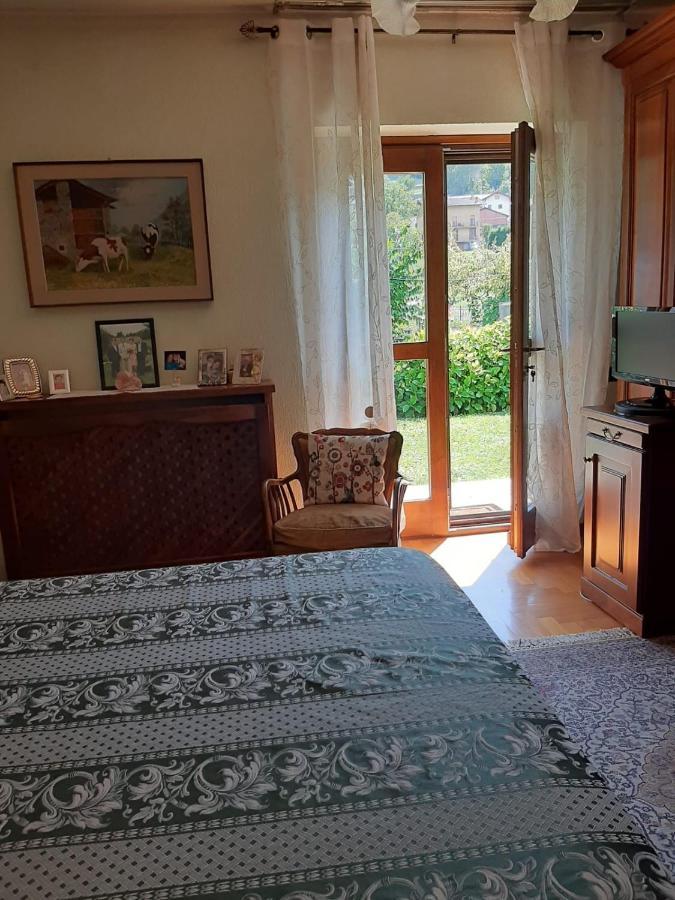 Les Hirondelles Bed and Breakfast Fenis Exteriör bild